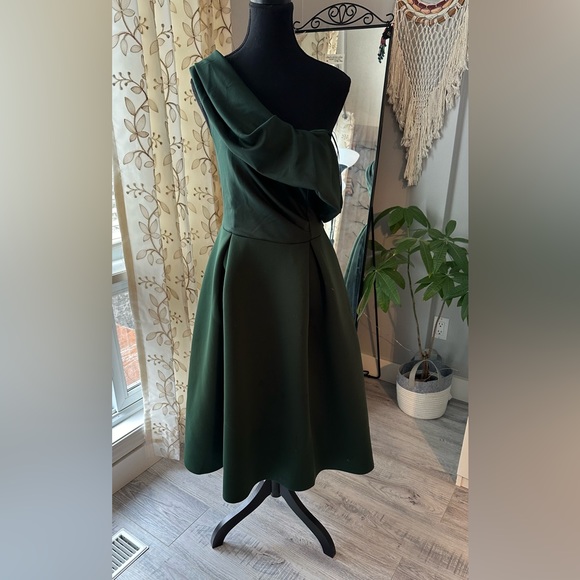 Selling this lovely piece in Medium Size - Picture 3 of 3